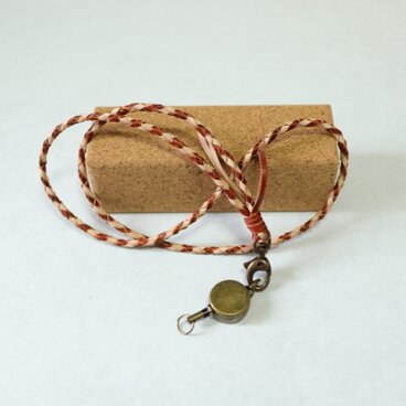 【送料無料】伸びるリール付きストラップ【茶】