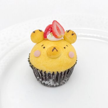 気まぐれなクマのカップケーキマグネット