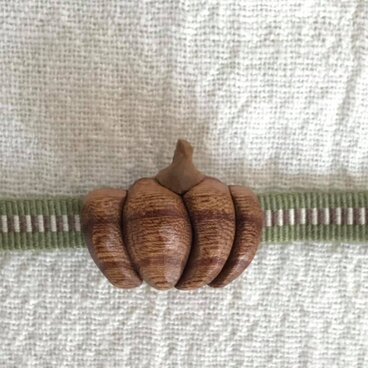 木の帯留め　組み木絵レリーフ「かぼちゃ」（三分紐用）