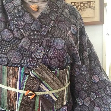 木の帯留め　組み木絵レリーフ「糸巻きとはさみ」（三分紐用）