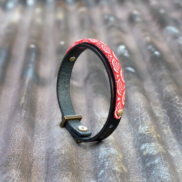 レザーブレスレット ブラック / 青海波 赤   黒革 レイヤード