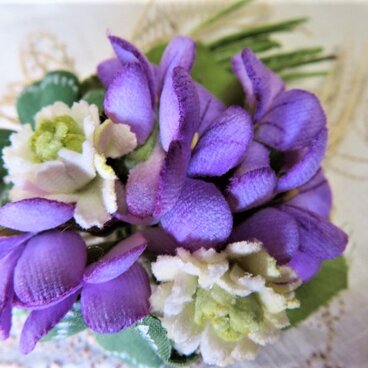 スミレとクローバーのコサージュ