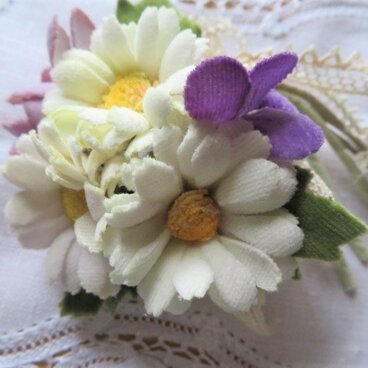 デージーとすみれ・コサージュ