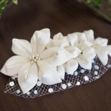 つまみ細工☆ボンネ☆白☆百合☆パーティにも☆