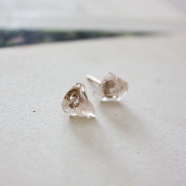 k14gf-オレゴンサンストーンの原石ピアス