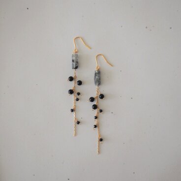 トルマリンクォーツとオニキス&スピネルのBubbleピアス・イヤリング