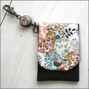 LIBERTY リバティプリントＩＣカードケース＆リールセット【パッチワーク・ストーリーズ】