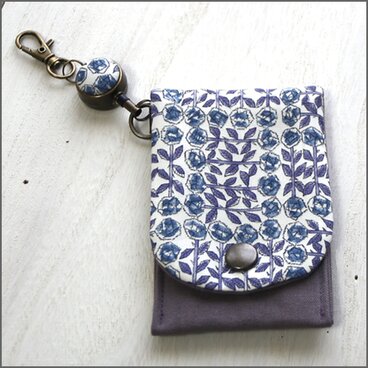 ミナペルホネン×リバティプリント ＩＣカードケース＆リールセット【Sleeping Rose スリーピング・ローズ】