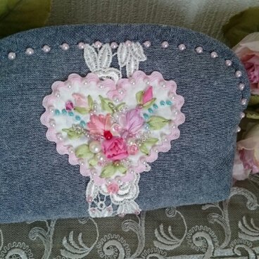 薔薇とハートの刺繍ポーチ（ピンクハート）