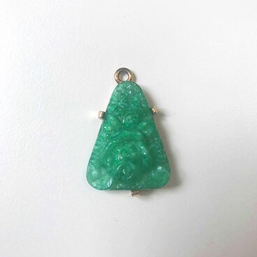 ヴィンテージガラスカボションのペンダントトップ*エメラルドグリーン*三角*ロンドン