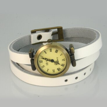 【送料無料】3連レザーのカジュアルウォッチ