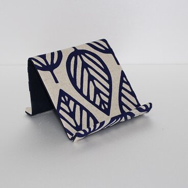 北欧柄　スマホスタンド☆おしゃれな布★スマホの指定席に