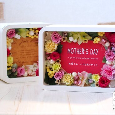《母の日/誕生日/結婚祝いギフト》プリザーブドフラワーのカーネーションフォトボックスohanabako-kaku