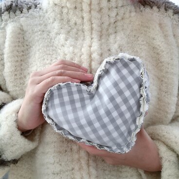 ハートのふかふかポーチ-ミルキーグレー-