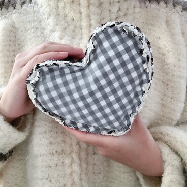 ハートのふかふかポーチ-BLACK-