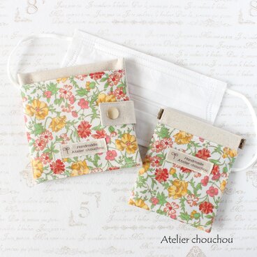 【リバティ】カーネーション柄の携帯用ボックスティッシュケース＆携帯ごみ入れセット