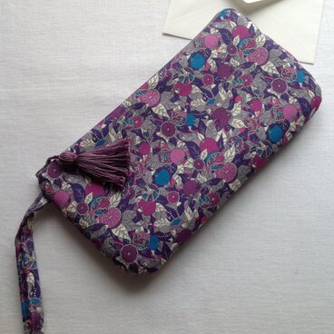 持ち手付きしっかりめポーチ