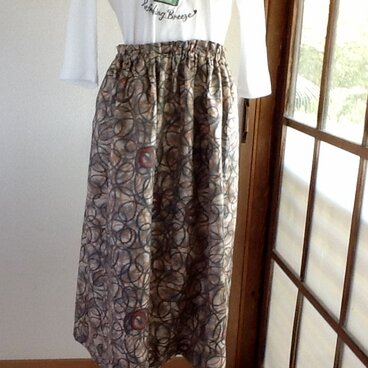 ベージュにオレンジとグレーの素敵なギャザースカート