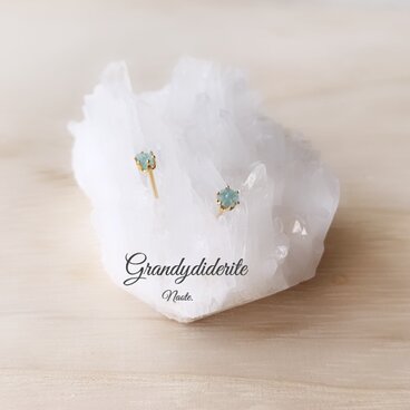 小さな原石ピアス グランディディエライト