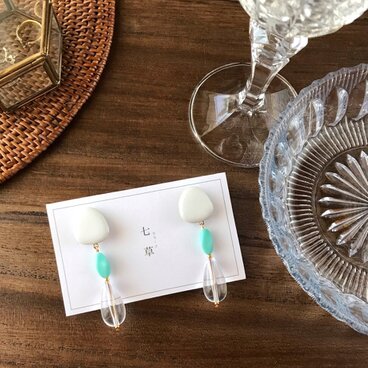 タイルとクリアビーズのピアス