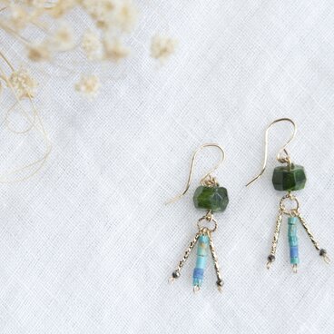 ディープグリーンとターコイズブルーのフリンジピアス