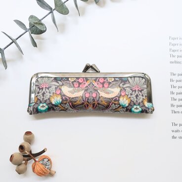 リバティ[ストロベリーシーフ]のがま口印鑑ケース 朱肉付き