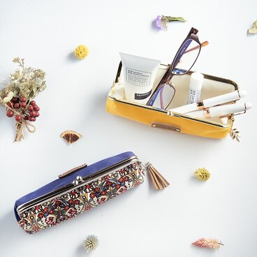 リバティ[モリス・フラッター]のがま口マルチポーチ（イエロー）タッセルチャーム付き