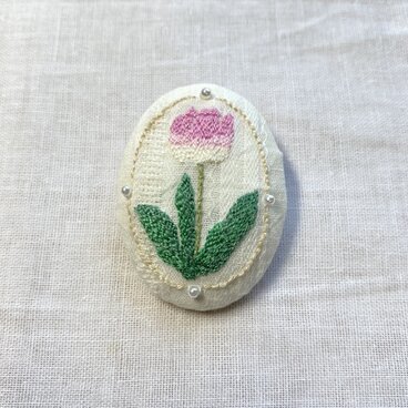 チューリップ　ブローチ