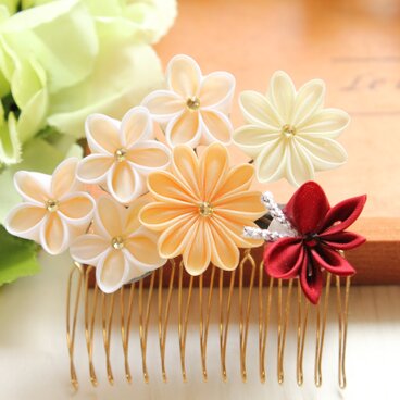 蝶々と淡いオレンジのコーム☆つまみ細工