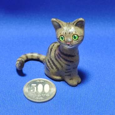 おすわりニャン