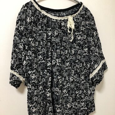 爽やかなモノトーンのトップス！