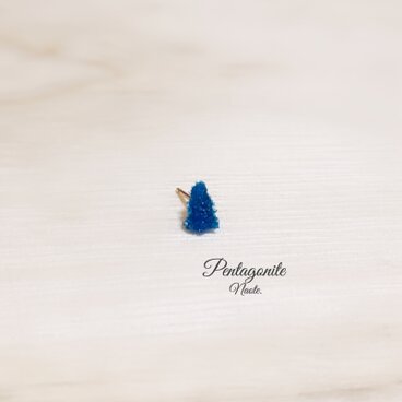 14kgf 原石ピアス ペンタゴナイト（片耳）