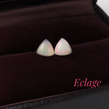 〈14kgf〉エチオピア産プレシャスオパールのトライアングルピアス