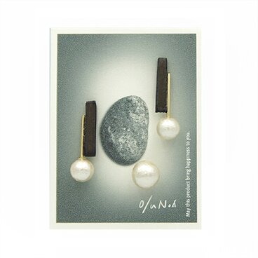 no/01 黒マット×コットンパール アシンメトリー 陶器 トリオピアス[ 大人 / シック ]