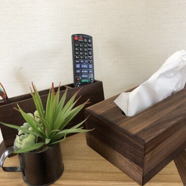 ウォールナット無垢材のティッシュケースと小物入れ