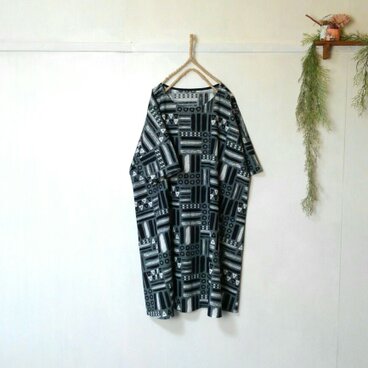 ゆったり着てね　再販　モノトーン　○△　ワンピース　～　膝丈ワンピース　五分袖　チュニック