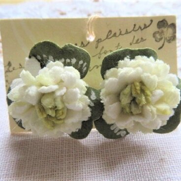 クローバーのピアス.a