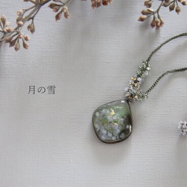 花吹雪ネックレス　ー　淡緑　ー　　　