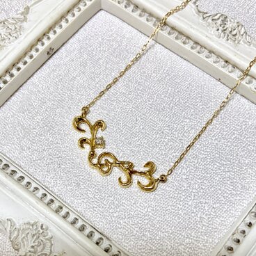 K18 ダイヤ付き ボタニカル風 ト音記号のネックレス