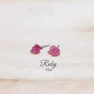 原石ピアス ルビー