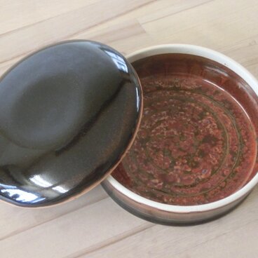 ツヤツヤ黒フタもの容器・一体感タイプ