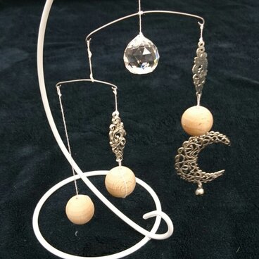 サンキャッチャー　モビール　スタンド付【木の玉　Rin】