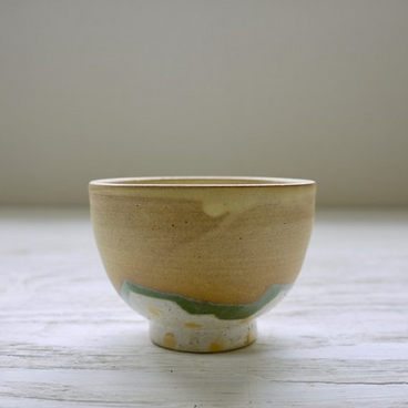 黄色マットの茶碗