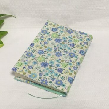 文庫本カバー 小花柄 グリーン系