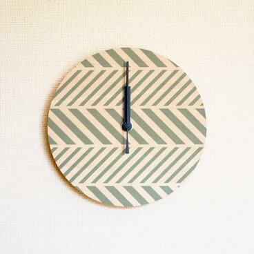 美しい時間が流れる時計_木製［掛け時計］D04_ khaki