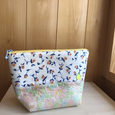 お花とフルーツのポーチ