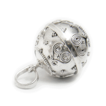 •✼送料無料✼• 神秘の光のガムランボール༺揺らすとシャラン♪癒しの音色•*•ヒーリングペンダント༻ 直径18mm/SILVER