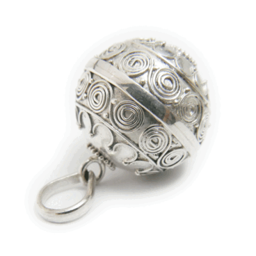 •✼送料無料✼•王冠と波のガムランボール ༺揺らすとシャラン♪癒しの音色•*•ヒーリングペンダント༻ 直径18mm/SILVER