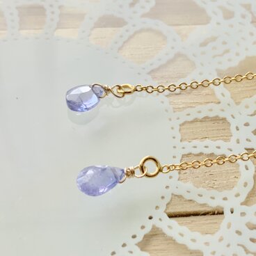 ドロップ型タンザナイトのアメリカンピアス