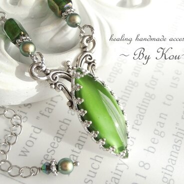 ～✥美しいGreen Moon✥～vintage decorative ネックレス／Ｂ